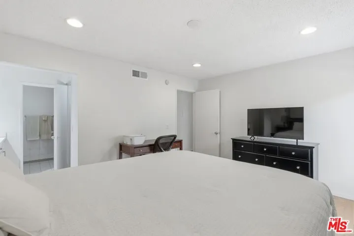 15155 Sherman Way 47, Van Nuys, California 91405