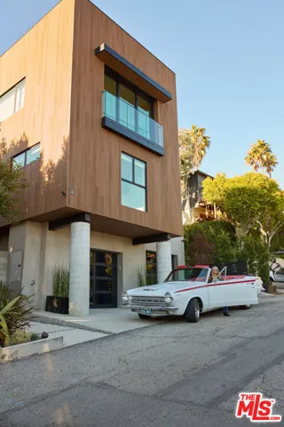 2309 Hollyridge Drive, Los Angeles, California 90068