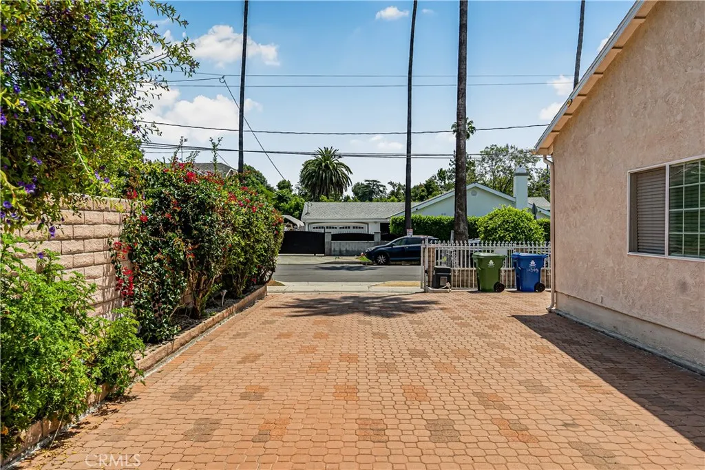 AMPLE PARKING SPACE FOR CARS OR RV