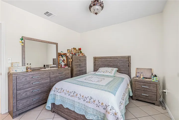 MAIN BEDROOM