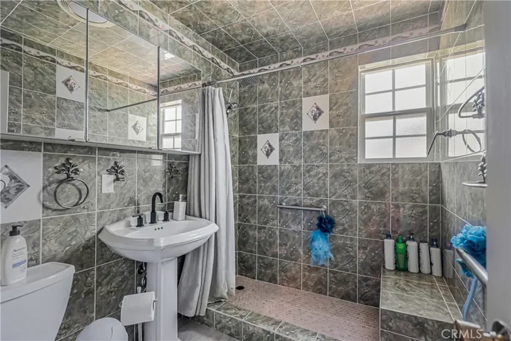 SHARED BATHROOM