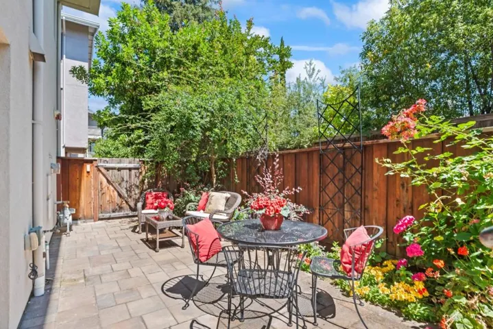 411 Brassinga Court, Palo Alto, California 94306