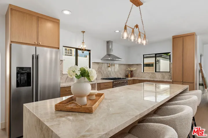 5168 Southridge Avenue, Los Angeles, California 90043