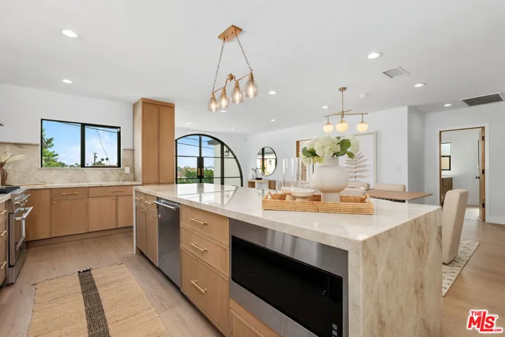 5168 Southridge Avenue, Los Angeles, California 90043