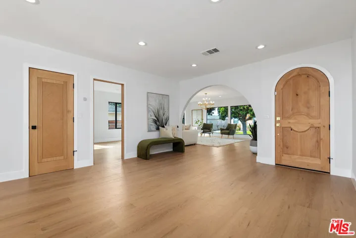 5168 Southridge Avenue, Los Angeles, California 90043