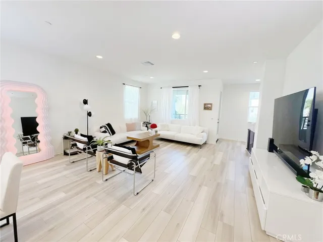 254 N Standard Avenue, Santa Ana, California 92701