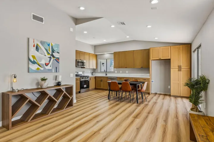 8400annandaleavenue-11