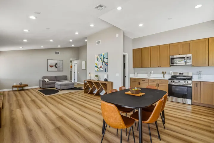 8400annandaleavenue-14