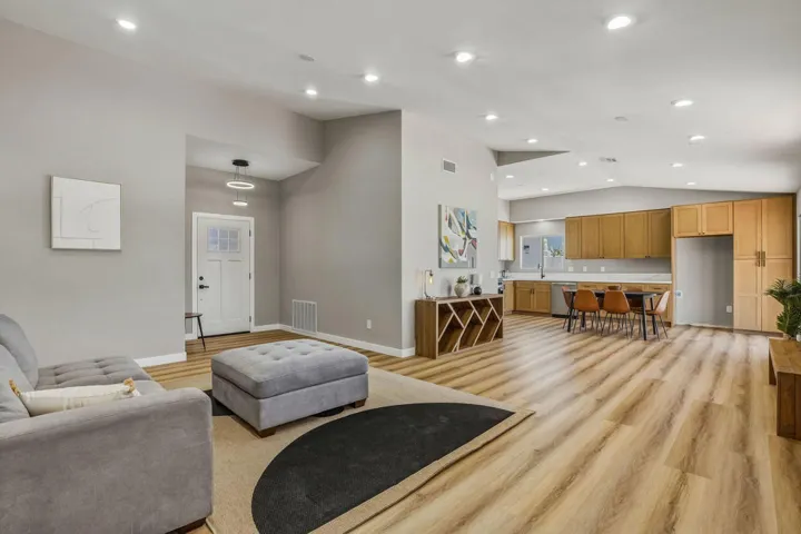8400annandaleavenue-9