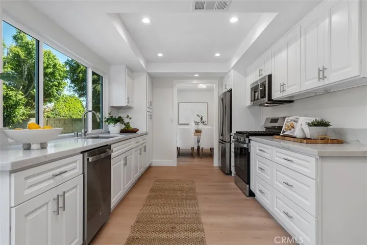 Lots of desirable counter space for prep and cooking, who doesn't love that?