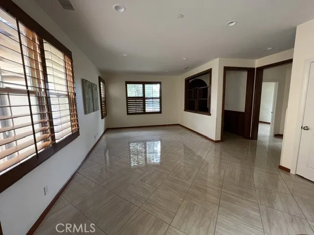 Tile flooring throughout common area