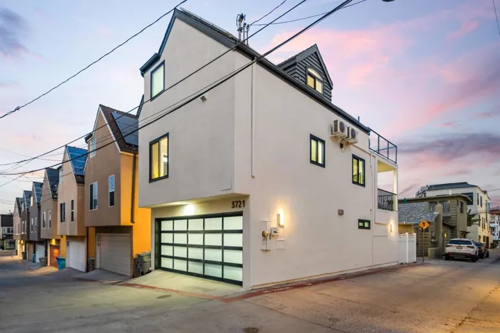 3721 Strandway, San Diego, California 92109