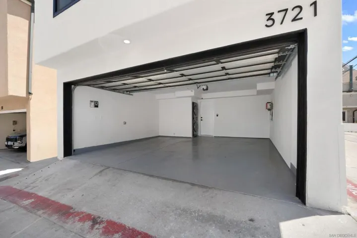 3721 Strandway, San Diego, California 92109