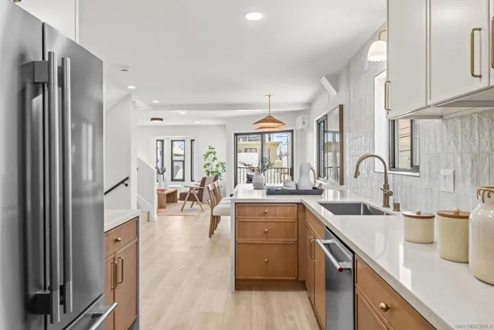 3721 Strandway, San Diego, California 92109