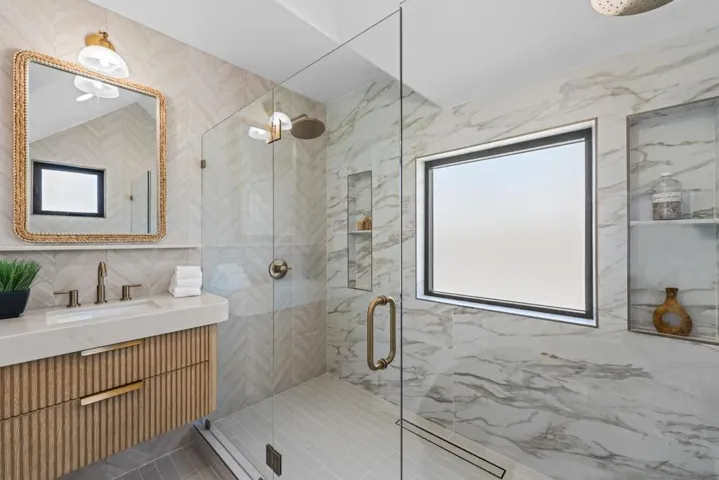 3721 Strandway, San Diego, California 92109