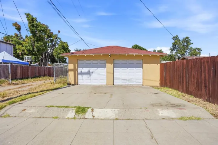 3870 E Nevada Avenue, Fresno, California 93702