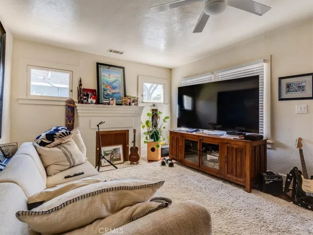 1420 A- Living Room