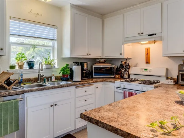 1428 Kitchen