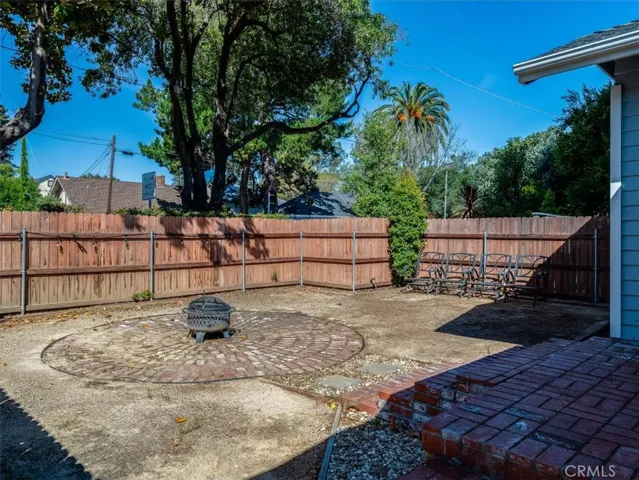 1420 A- Front Yard