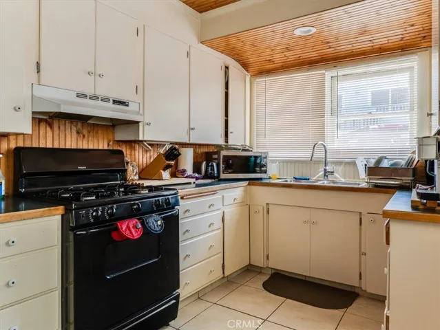 1420 A- Kitchen
