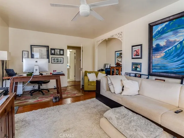 1420 A- Living Room