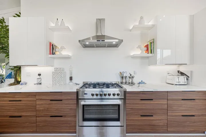 BEAUTIFULLY REMODELED KITCHEN