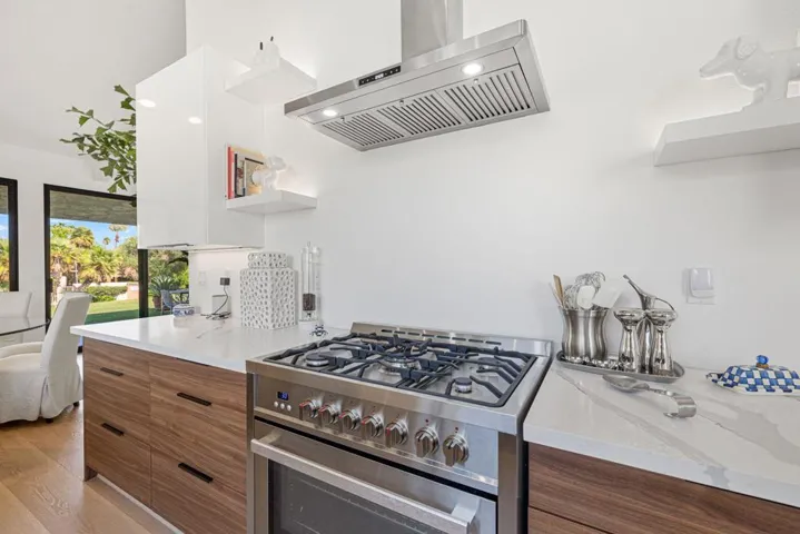 BEAUTIFULLY REMODELED KITCHEN