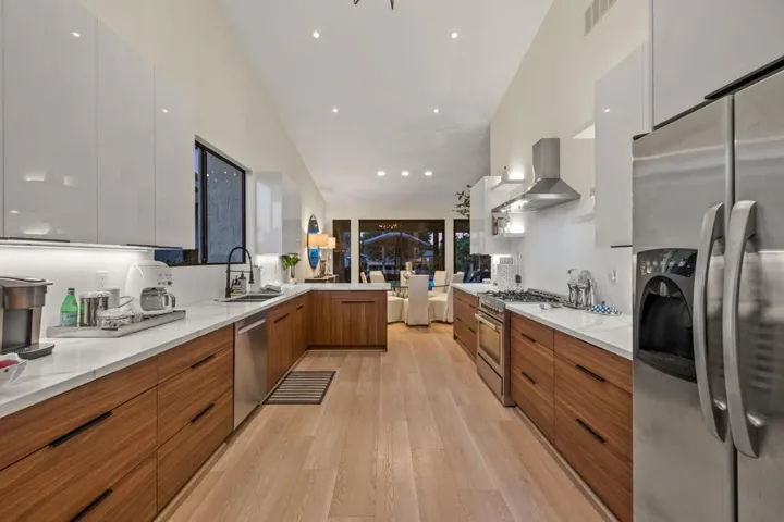BEAUTIFULLY REMODELED KITCHEN