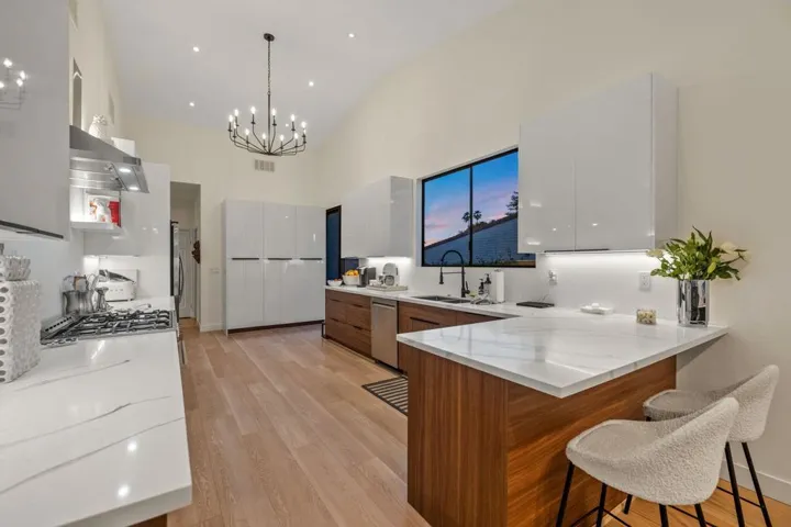 BEAUTIFULLY REMODELED KITCHEN