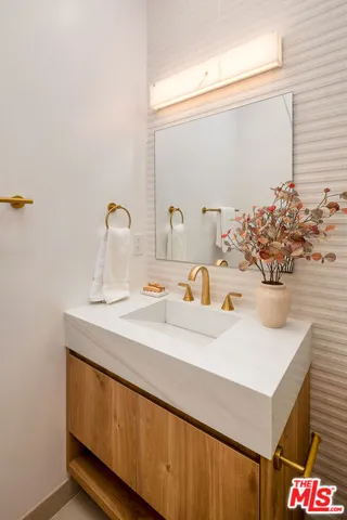 4323 Gentry Avenue, Studio City, California 91604