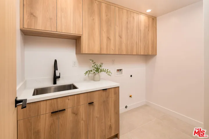 4323 Gentry Avenue, Studio City, California 91604
