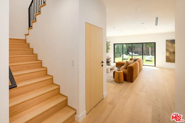 4323 Gentry Avenue, Studio City, California 91604