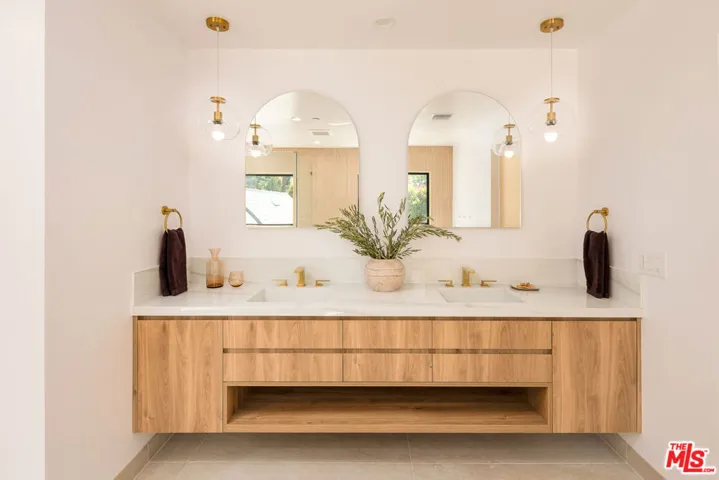 4323 Gentry Avenue, Studio City, California 91604