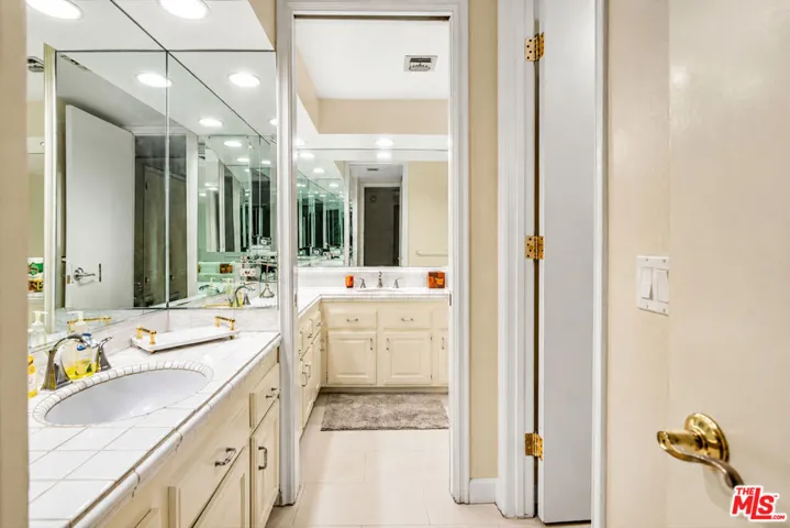 14923 Moorpark Street 101, Sherman Oaks, California 91403