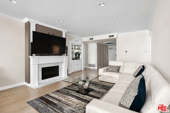 14923 Moorpark Street 101, Sherman Oaks, California 91403