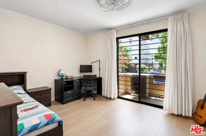 14923 Moorpark Street 101, Sherman Oaks, California 91403