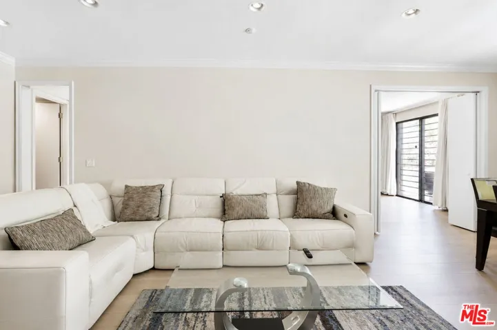 14923 Moorpark Street 101, Sherman Oaks, California 91403