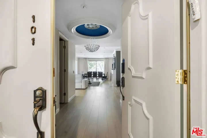 14923 Moorpark Street 101, Sherman Oaks, California 91403