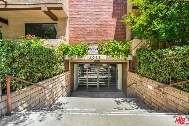 14923 Moorpark Street 101, Sherman Oaks, California 91403