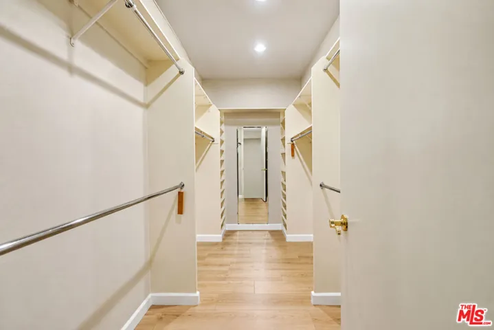 14923 Moorpark Street 101, Sherman Oaks, California 91403