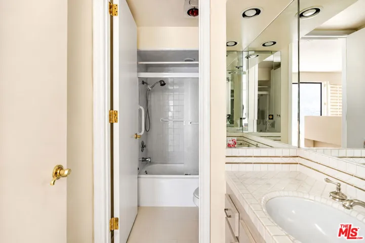 14923 Moorpark Street 101, Sherman Oaks, California 91403