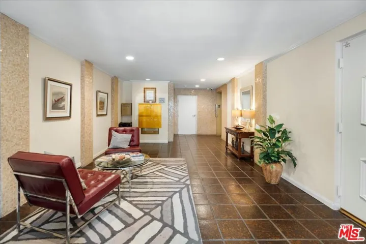 14923 Moorpark Street 101, Sherman Oaks, California 91403