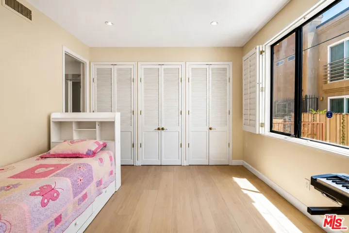 14923 Moorpark Street 101, Sherman Oaks, California 91403
