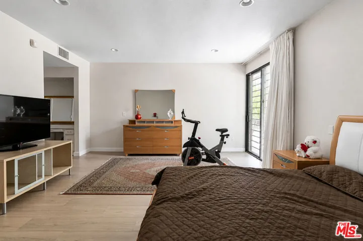 14923 Moorpark Street 101, Sherman Oaks, California 91403
