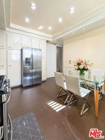 14923 Moorpark Street 101, Sherman Oaks, California 91403