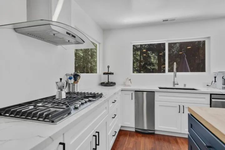 20851 Assiniboine Trail, Los Gatos, California 95033
