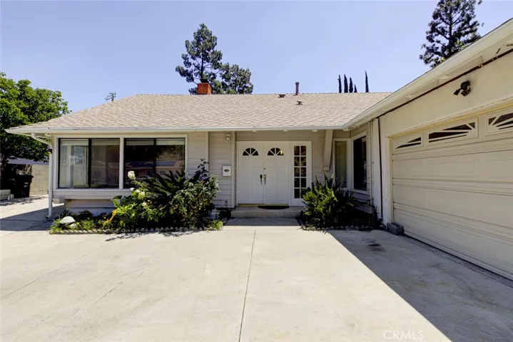 6916 Estepa-4bed,2bath,pool,jacuzzi,yard, sunroom
