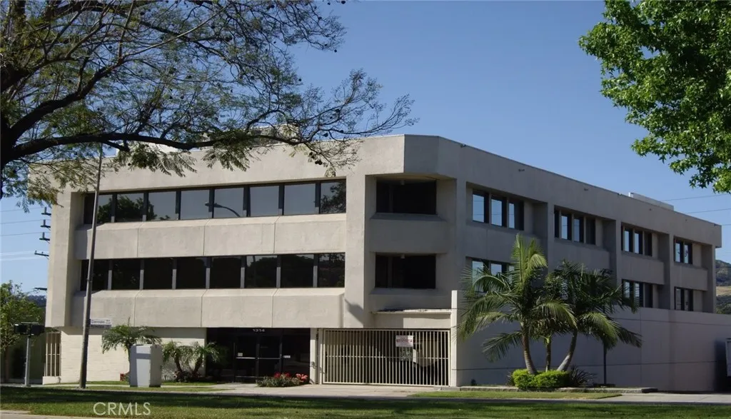 1314 W Glenoaks Blvd