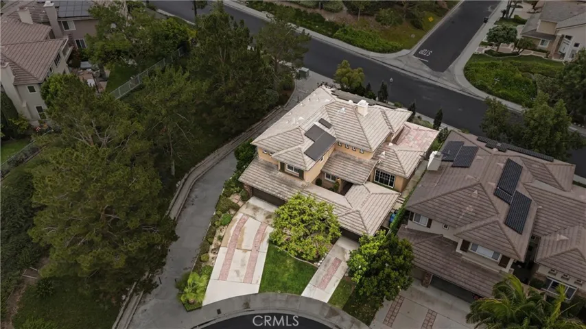This property has just one neighbor.