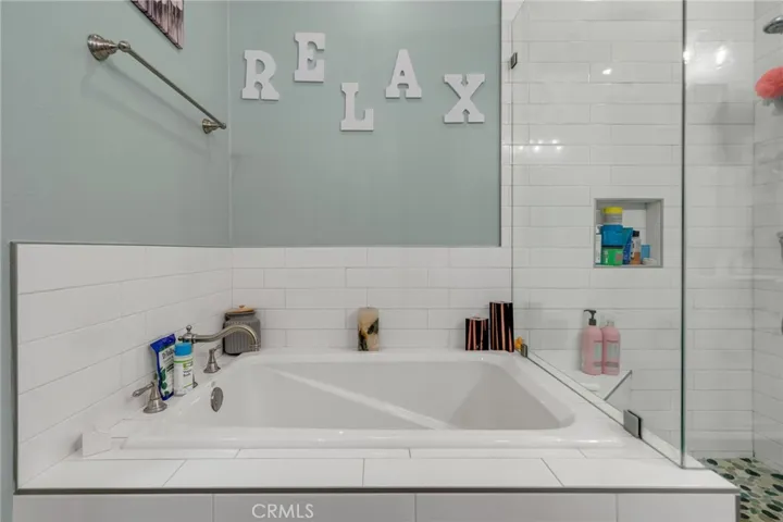 1082 Venice, Upland, California 91786